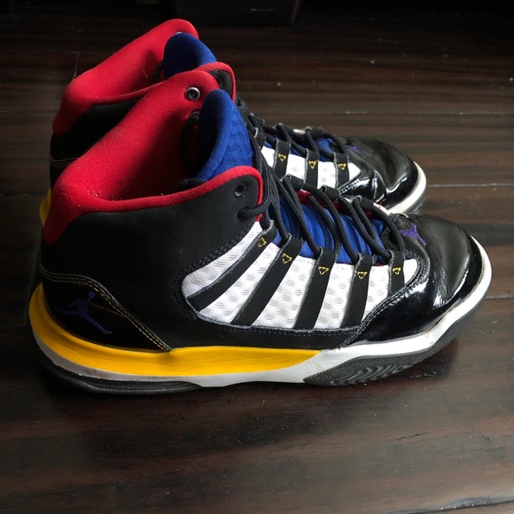 Nike Air Jordan Max Aura Basketball Shoes - Picture 3 of 16